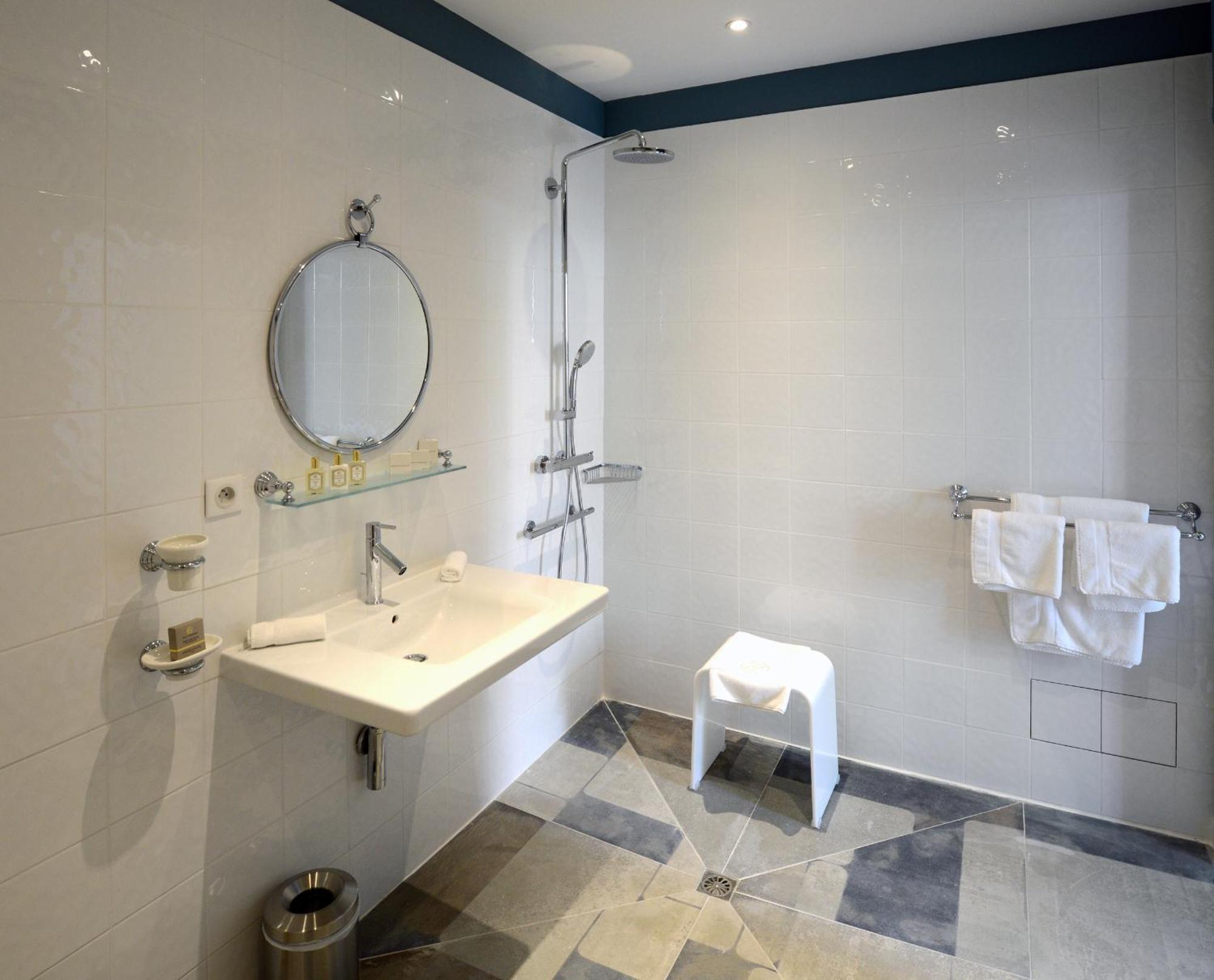 Grand Hotel Henri - Teritoria LʼIsle-sur-la-Sorgue Zimmer foto